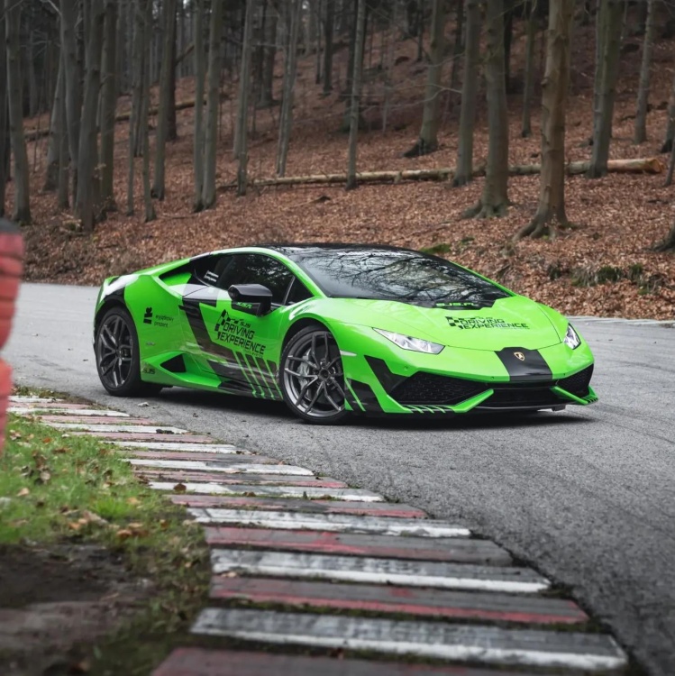 Lamborghini Huracan na odcinku leśnym