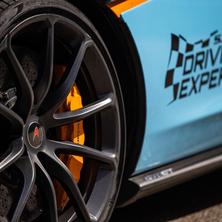 McLaren 570GT  niebiesko-pomarańczowy felga