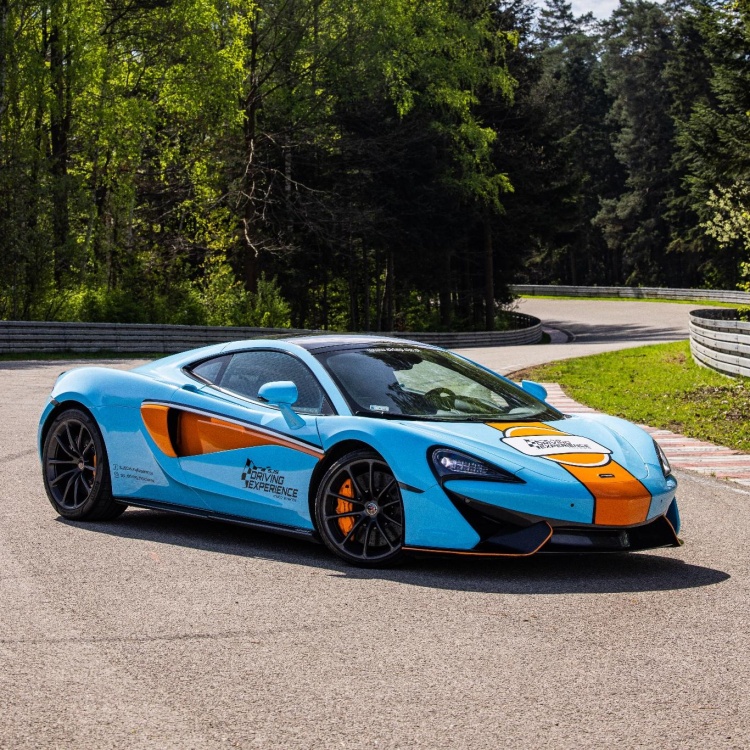 McLaren 570GT na tor