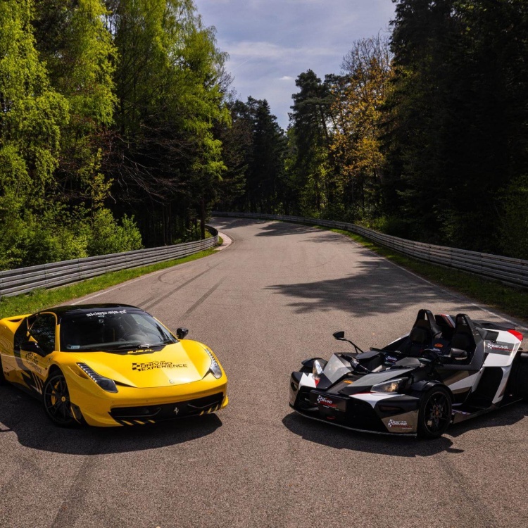 Jazda Ferrari 458 Italia vs KTM X-Bow