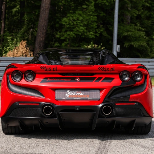 tył samochodu Ferarri F8 Tributo