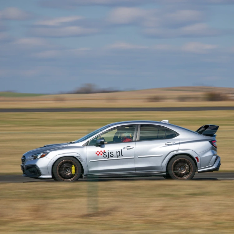 Subaru WRX przejazdy po torze
