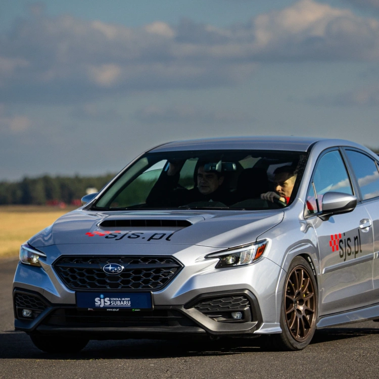 Subaru WRX jazda po torze dla dziecka