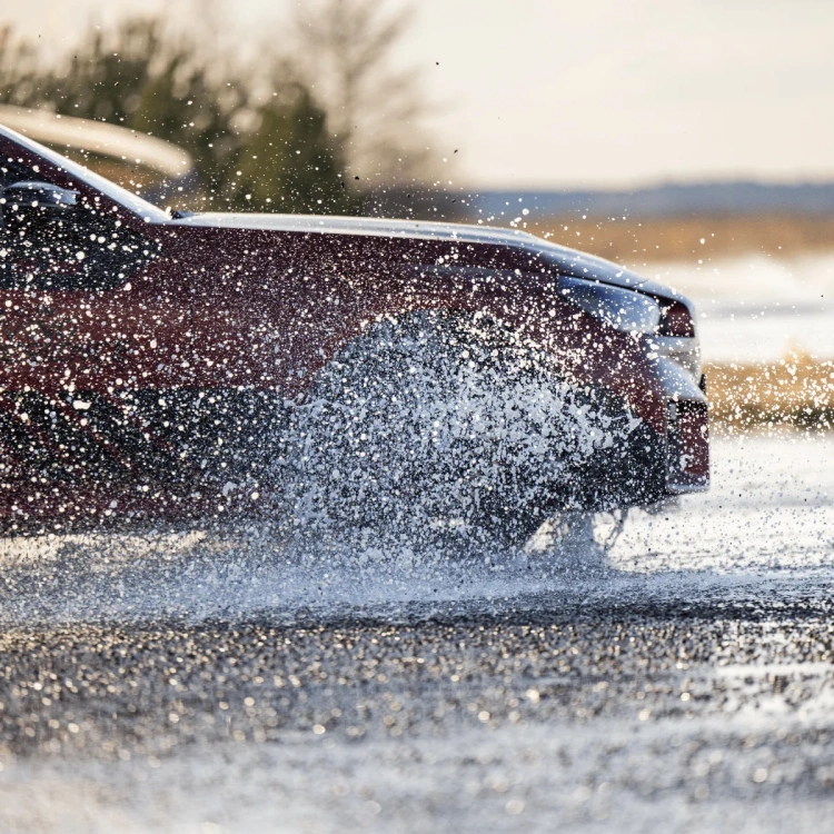 BMW M2 przejazd po torze wyścigowym
