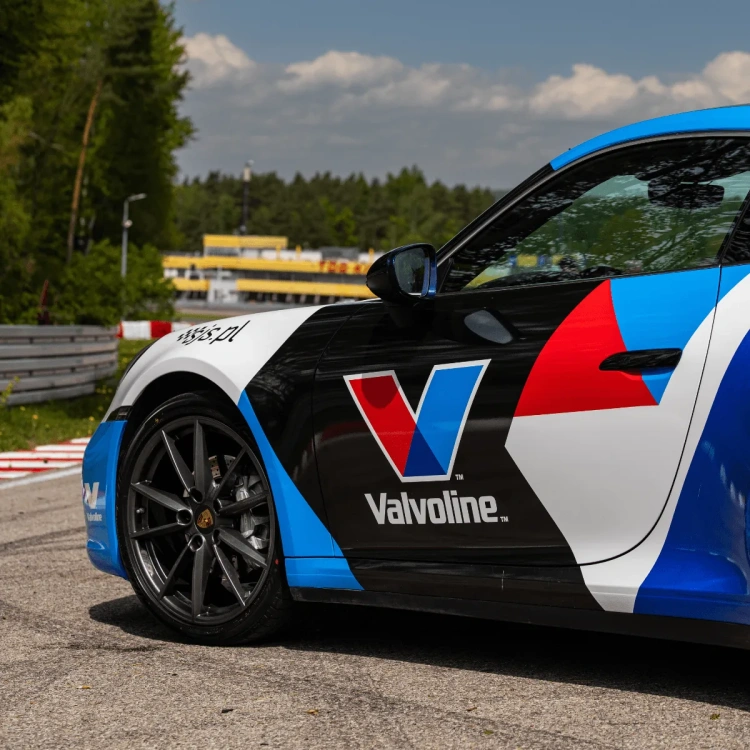 Porsche 911 Valvoline
