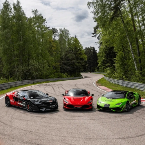Pojedynek Ferrari F8 Tributo vs Lamborghini Huracan vs McLaren 570GT