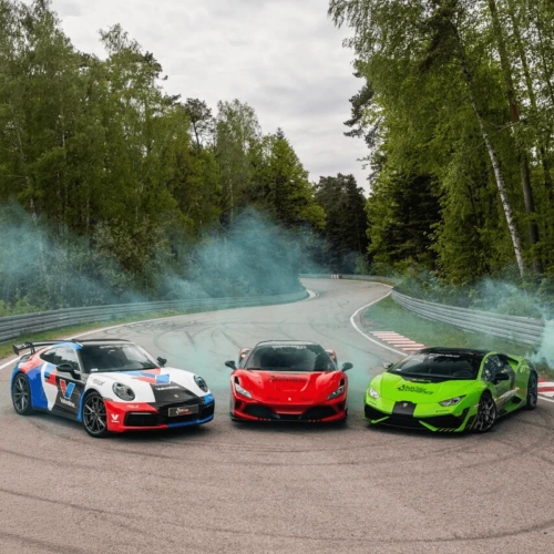 Pojedynek Ferrari F8 Tributo vs Lamborghini Huracan vs Porsche 911 Carrera 4