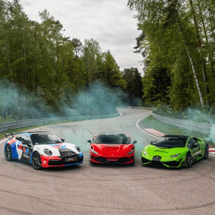 Pojedynek Ferrari F8 Tributo vs Lamborghini Huracan vs Porsche 911 Carrera 4