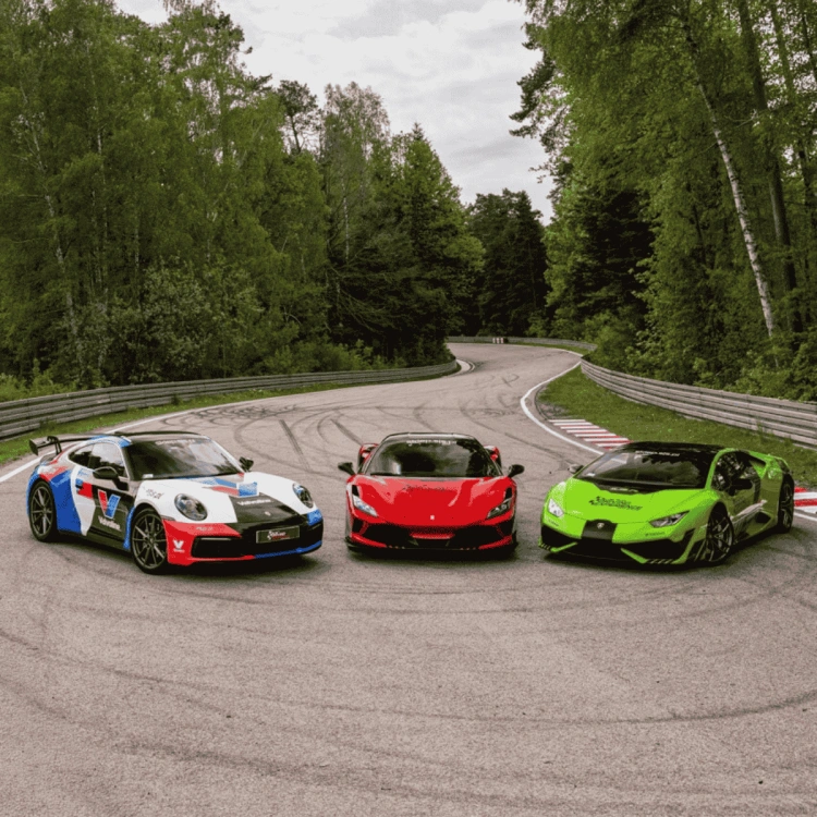 Jazda po torze Ferrari F8 Tributo vs Lamborghini Huracan vs Porsche 911 Carrera 4