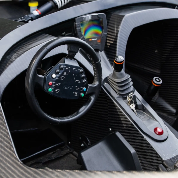 wnetrze-KTM-X-Bow.webp