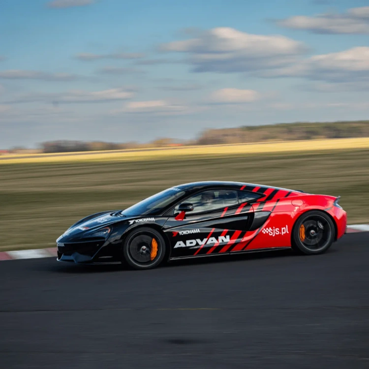 przejazd po torze McLaren 570GT