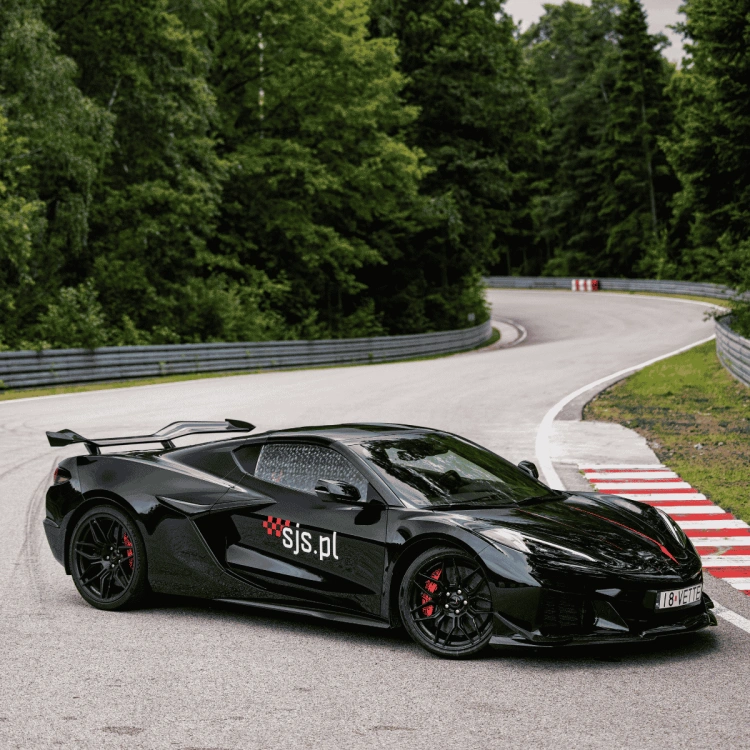 Przejazd po torze Chevrolet Corvette C8 wyjątkowy prezent dla najmłodszych