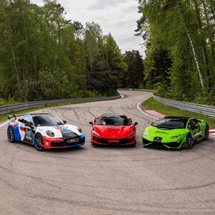 Pojedynek Ferrari F8 Tributo vs Lamborghini Huracan vs Porsche 911 Carrera 4