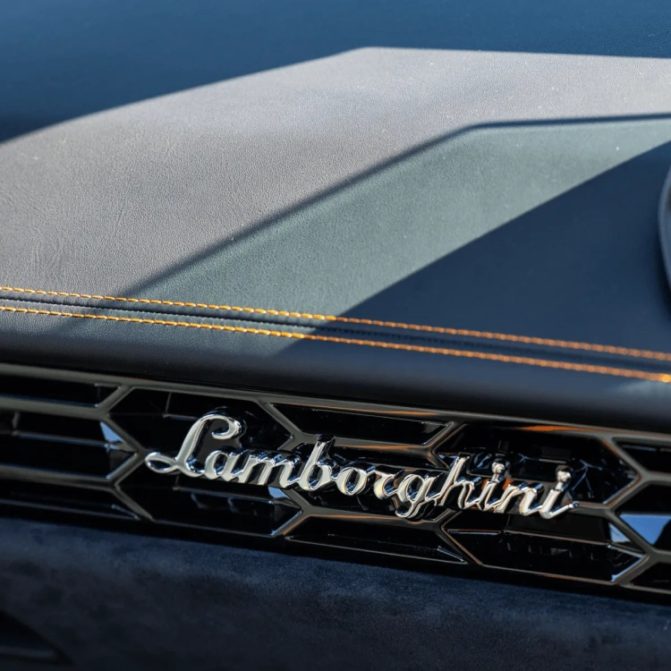 napis Lamborghini